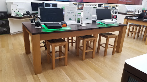 Computer Store «Microsoft Store - Roosevelt Field», reviews and photos, 630 Old Country Rd, Garden City, NY 11530, USA