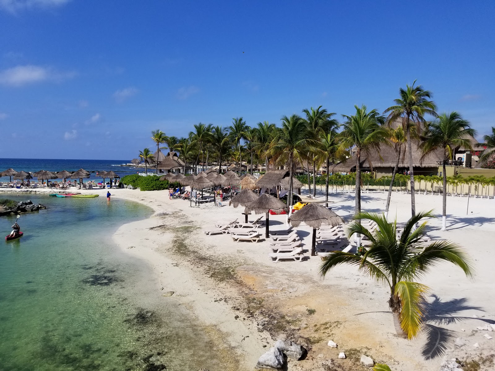 Valokuva Catalonia Yucatan beachista. sisältäen tilava lahti