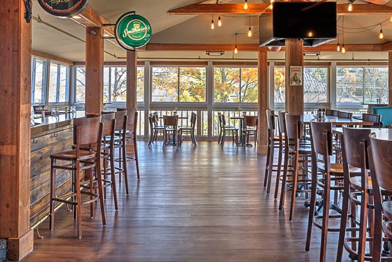 Finn’s Irish Restaurant & Tavern 37923