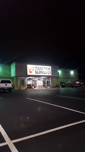 Home Improvement Store «Tractor Supply Co.», reviews and photos, 3001 Homer Adams Pkwy, Alton, IL 62002, USA