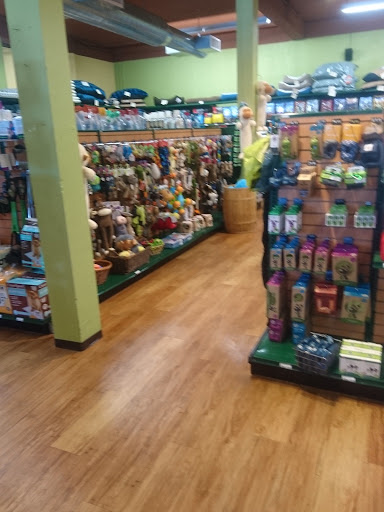 Pet Supply Store «Mud Bay», reviews and photos, 2611 California Ave SW, Seattle, WA 98116, USA