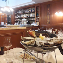 Atmosphère du Restaurant de fruits de mer La Mascotte Montmartre à Paris - n°18