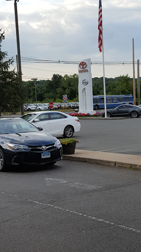Toyota Dealer «Toyota of Wallingford», reviews and photos, 859 N Colony Rd, Wallingford, CT 06492, USA
