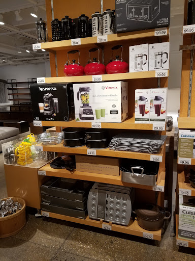 Furniture Store «Crate and Barrel Outlet», reviews and photos, 1700 Prince St, Alexandria, VA 22314, USA