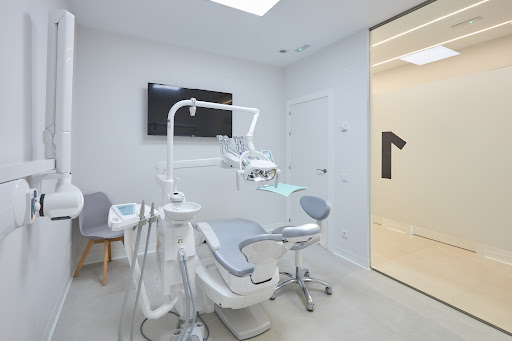 Clínica dental Mercedes Manquillo en Ávila‎, Ávila‎