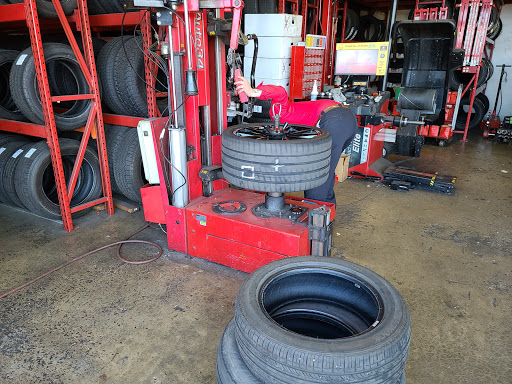 Tire Shop «Discount Tire Store - San Diego, CA», reviews and photos, 5860 Miramar Rd, San Diego, CA 92121, USA