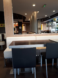 Atmosphère du Restaurant de hamburgers McDonald's à Aixe-sur-Vienne - n°11