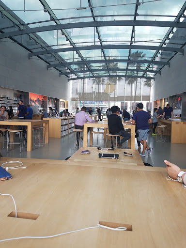 Computer Store «Apple Highland Village», reviews and photos, 4012 Westheimer Rd, Houston, TX 77027, USA