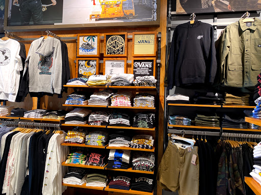 Shoe Store «Vans», reviews and photos, 1314 Pacific Coast Hwy, Hermosa Beach, CA 90254, USA