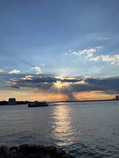 Volleyball Court «Brooklyn Bridge Park - Pier 6 - Beach Volleyball Courts», reviews and photos, Brooklyn Bridge Park Greenway, Brooklyn, NY 11201, USA