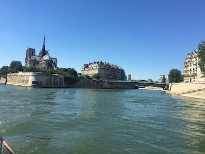 Un Bateau à Paris à Paris