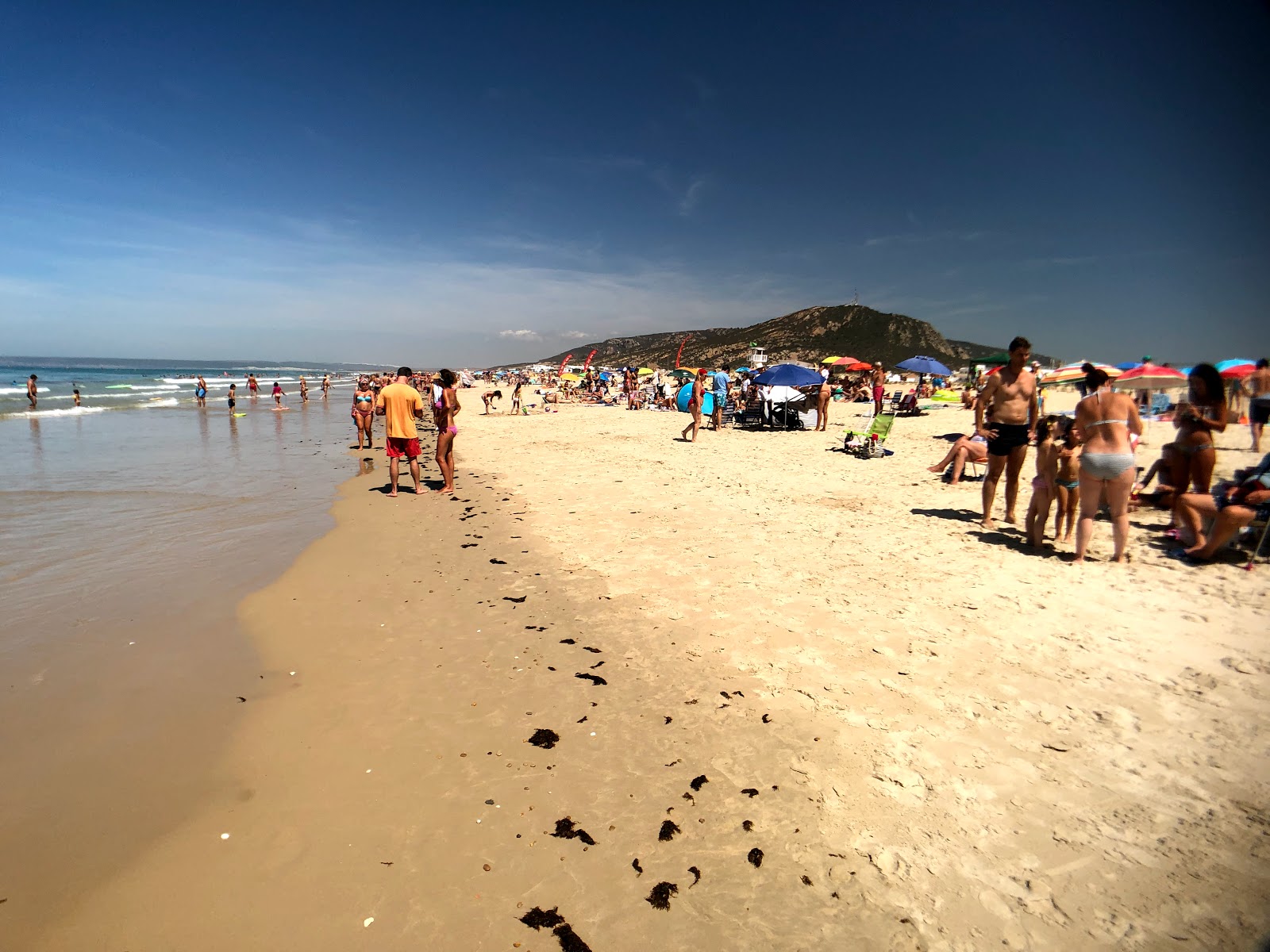 Playa de Zahara'in fotoğrafı - rahatlamayı sevenler arasında popüler bir yer