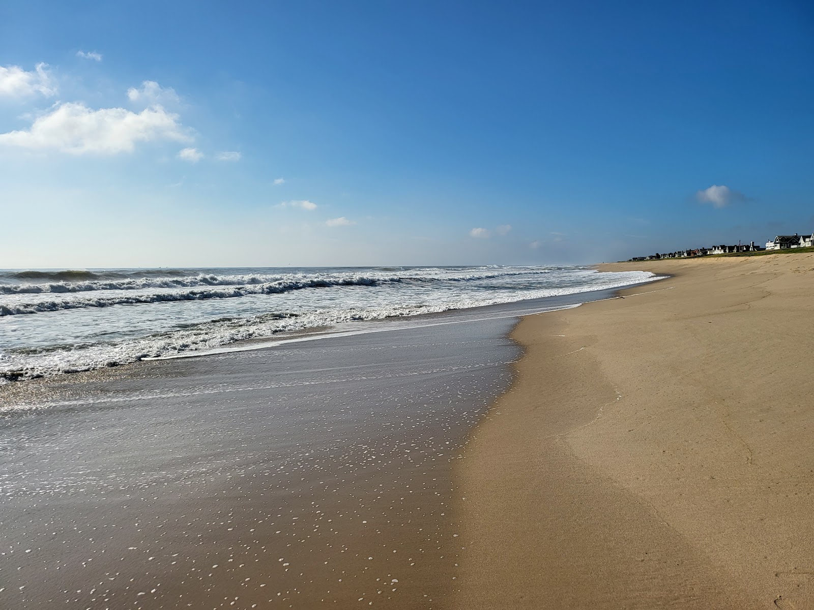 Valokuva Lyman Str. Beachista. pinnalla turkoosi puhdas vesi:n kanssa