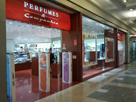 Perfumes & Companhia - Arrábida Shopping