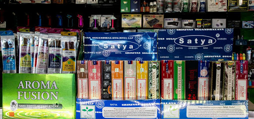 Tobacco Shop «Best Buds Smoke Shop», reviews and photos, 1730 E Apache Blvd #105, Tempe, AZ 85281, USA