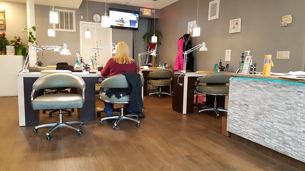 Strawberry Nails & Spa 19040