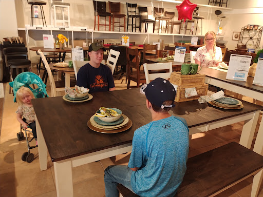 Furniture Store «Gardner-White Furniture», reviews and photos, 7680 Telegraph Rd, Taylor, MI 48180, USA