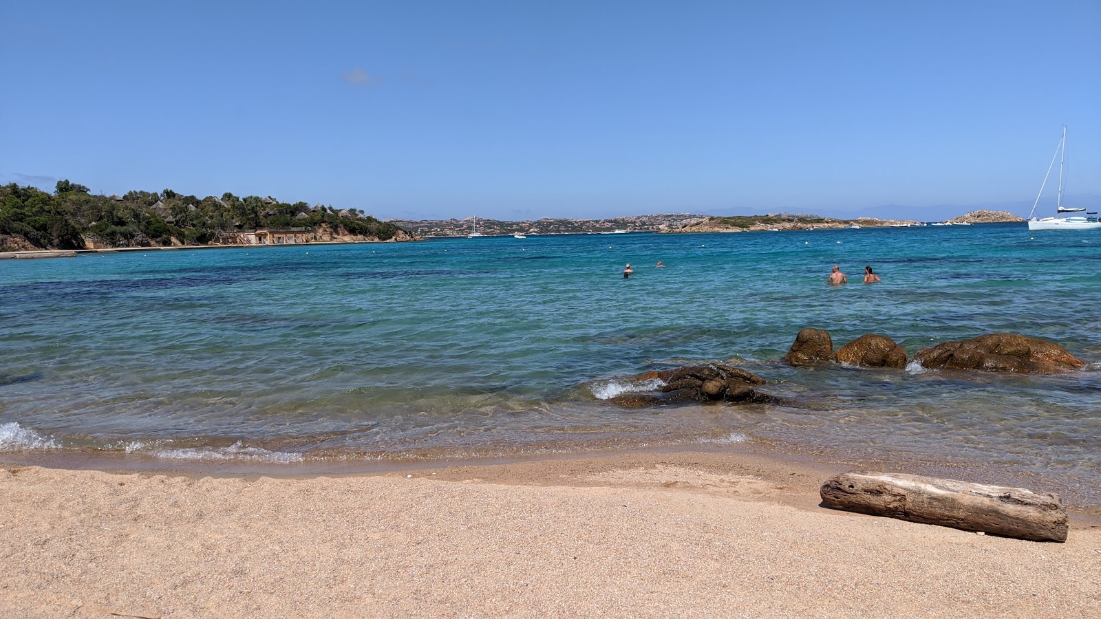 Spiaggia di Cala Garibaldi'in fotoğrafı çok temiz temizlik seviyesi ile