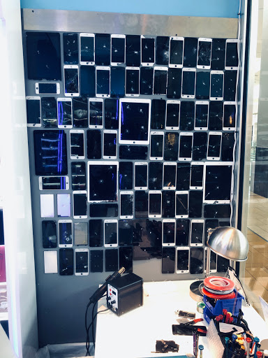 Mobile Phone Repair Shop «iFixandRepair», reviews and photos, 5135 W Alabama St, Houston, TX 77056, USA