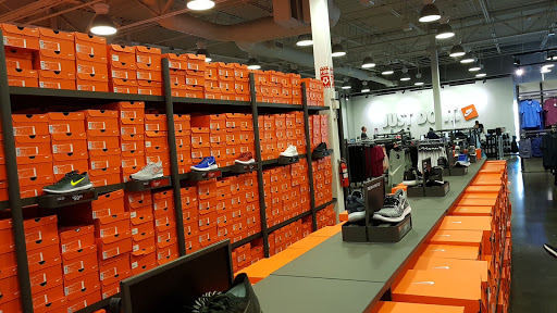 Clothing Store «Nike Factory Store», reviews and photos, 661 S Fork Ave SW Suite H, North Bend, WA 98045, USA