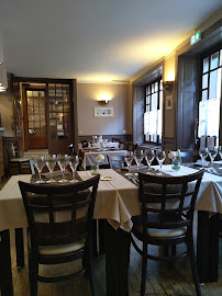 Atmosphère du Restaurant français Le Grain de Sel à Lons-le-Saunier - n°5