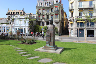 Mihai EMINESCU Statue