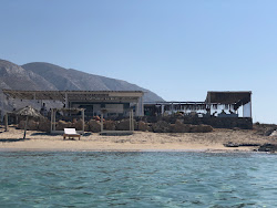 Paralia Amoua'in fotoğrafı küçük koy ile birlikte