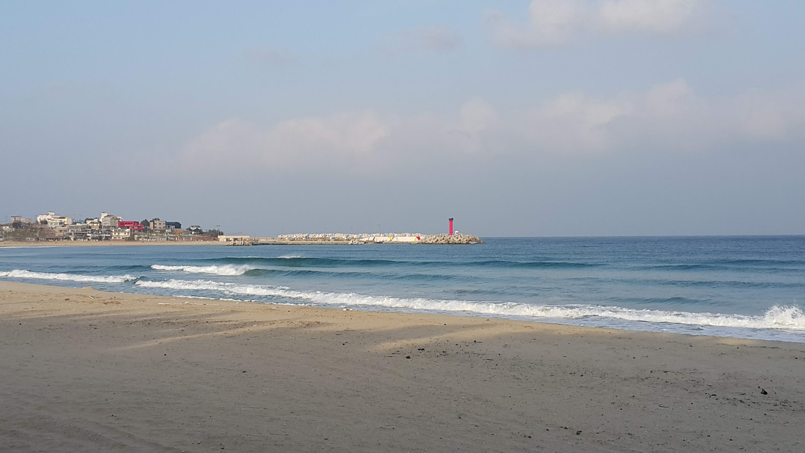 Fotografija Yeongri Beach in naselje