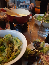 Salade César du Restaurant servant de la raclette Les Marmottes à Paris - n°5