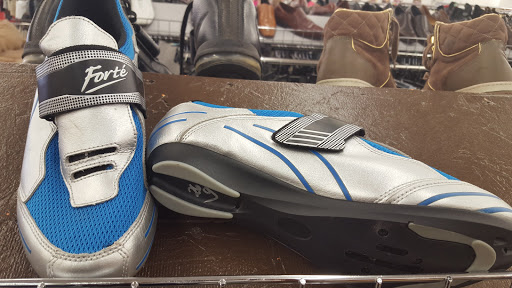 Thrift Store «The Salvation Army Family Store & Donation Center», reviews and photos, 2151 W Devon Ave, Chicago, IL 60659, USA