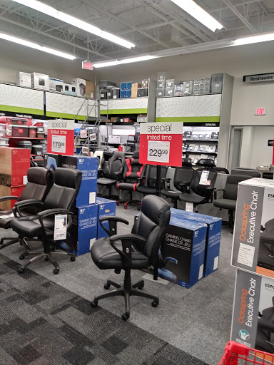 Office Supply Store «Staples», reviews and photos, 270 Upland Square Dr, Pottstown, PA 19464, USA
