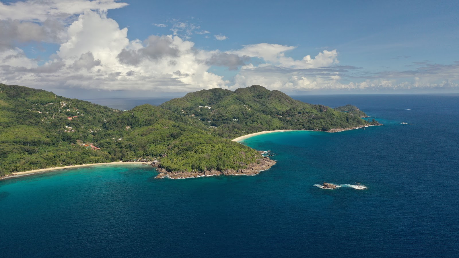 Foto af Anse Bazarca Beach beliggende i naturområde