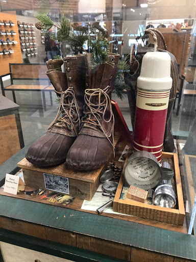 Clothing Store «L.L. Bean Outlet», reviews and photos, 1 Freeport Village Station, Freeport, ME 04033, USA