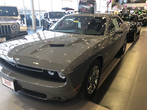 Car Dealer «Larry Roesch Chrysler Jeep Dodge RAM», reviews and photos, 200 W Grand Ave, Elmhurst, IL 60126, USA