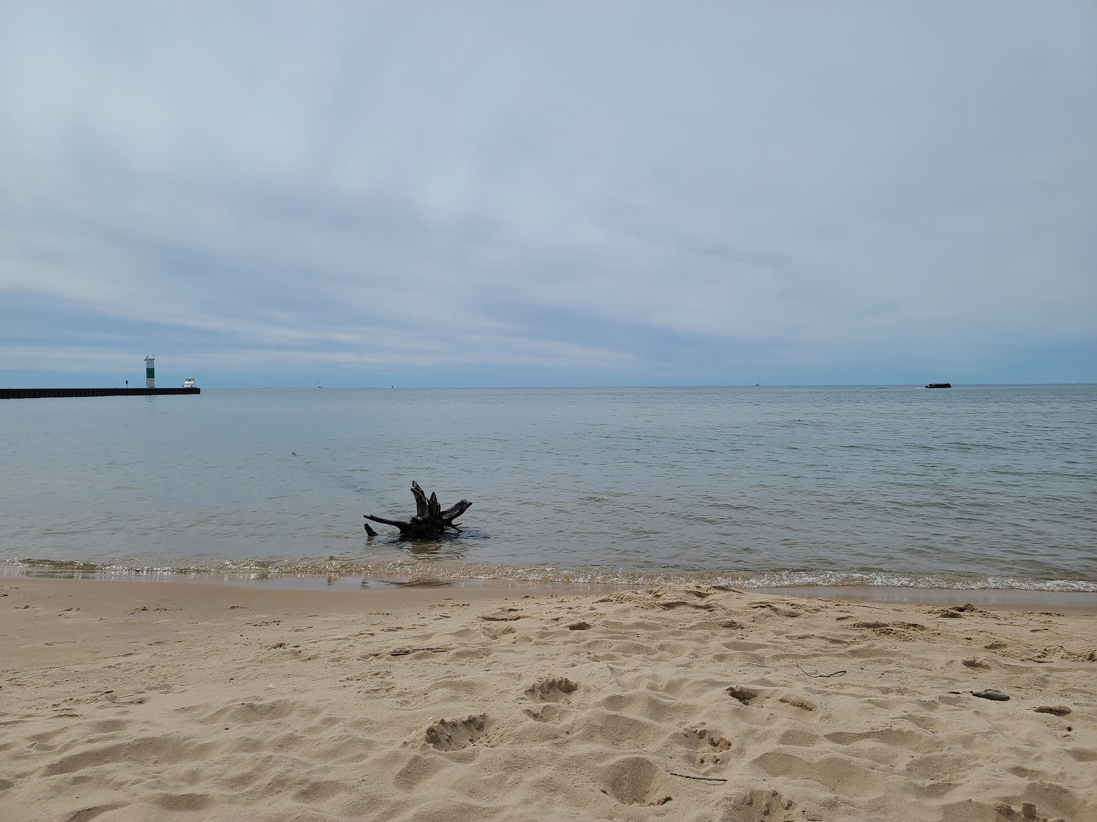 Photo de Medbery Park Beach avec sable beige de surface