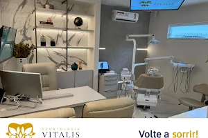 Vitalis Odontologia | Implante Dentário | Lente de Contato Dental | Jardim Esplanada | São José dos Campos - SP image