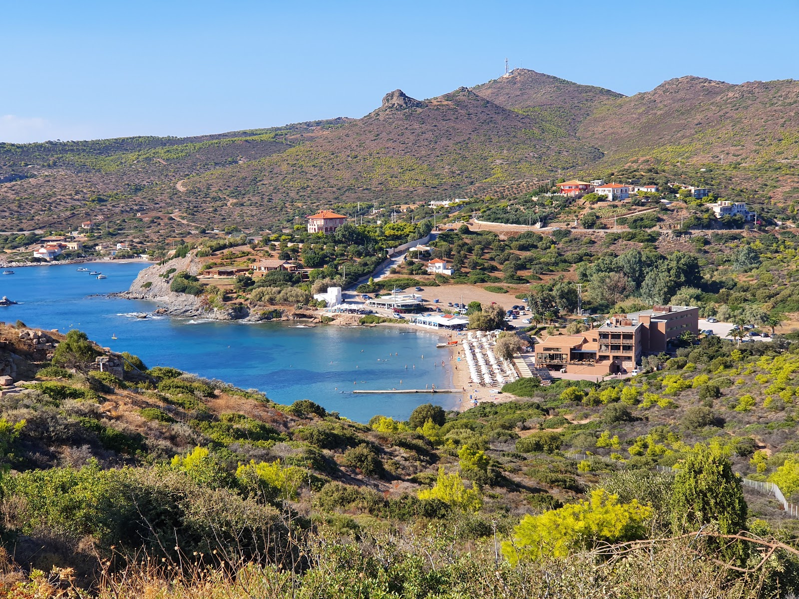 Foto av Paralia Souniou med brunsand yta