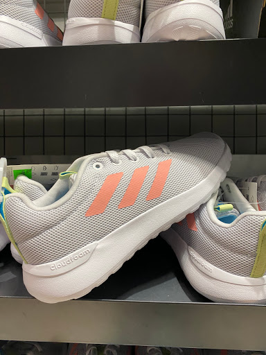 Sporting Goods Store «adidas Outlet Store Woodburn», reviews and photos, 1001 N Arney Rd Ste 400, Woodburn, OR 97071, USA