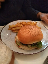 Hamburger du Restaurant méditerranéen Nous Châteaudun à Paris - n°5
