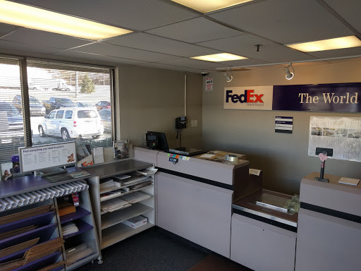 Shipping and Mailing Service «FedEx Ship Center», reviews and photos, 10410 Hickman Mills Dr, Kansas City, MO 64137, USA