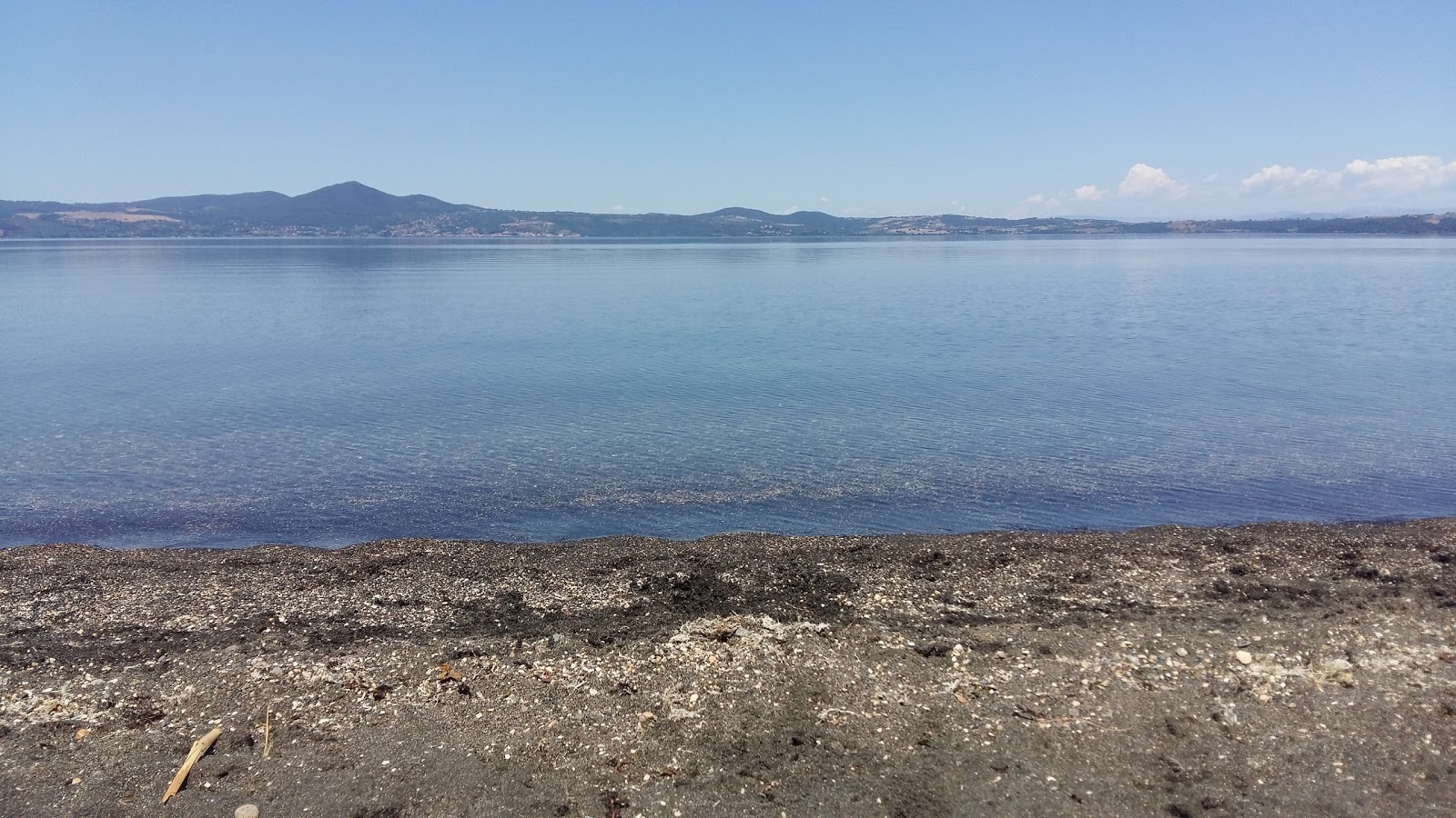 Spiaggia Dei Gabbiani-Dog Beach'in fotoğrafı düz bir kıyı şeridi ile birlikte