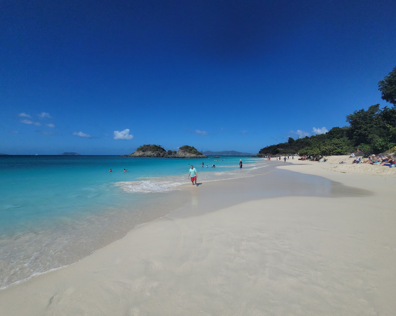 Photo of Trunk Bay beach with very clean level of cleanliness