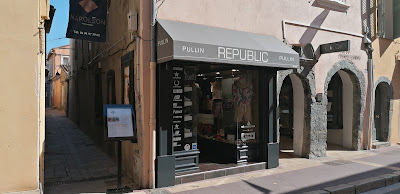 Républic Pull-In à Saint-Tropez