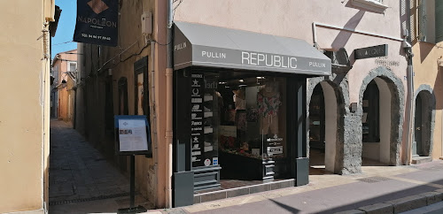 Magasin de vêtements pour hommes Républic Pull-In Saint-Tropez