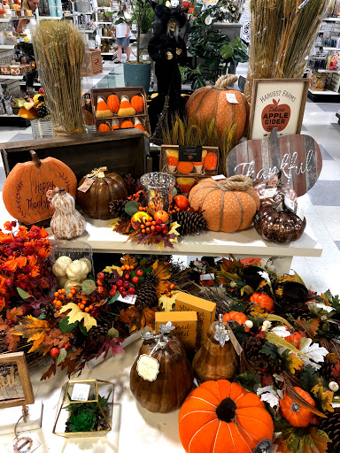 Department Store «T.J. Maxx and HomeGoods», reviews and photos, 1871 W Henderson Rd, Columbus, OH 43220, USA