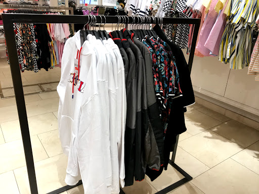 Clothing Store «Forever 21», reviews and photos, 14006 Riverside Dr # 35, Sherman Oaks, CA 91423, USA