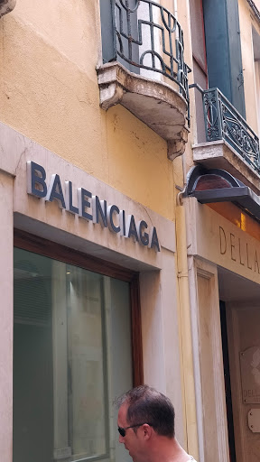 BALENCIAGA