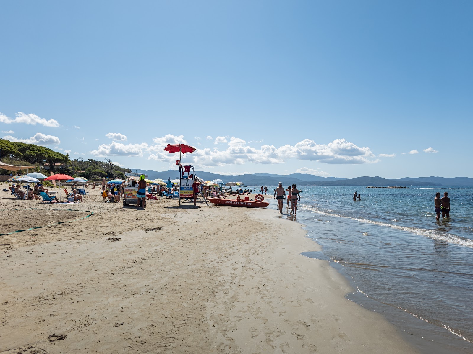 Foto von Spiaggia Golfo del Sole mit feiner beiger sand Oberfläche