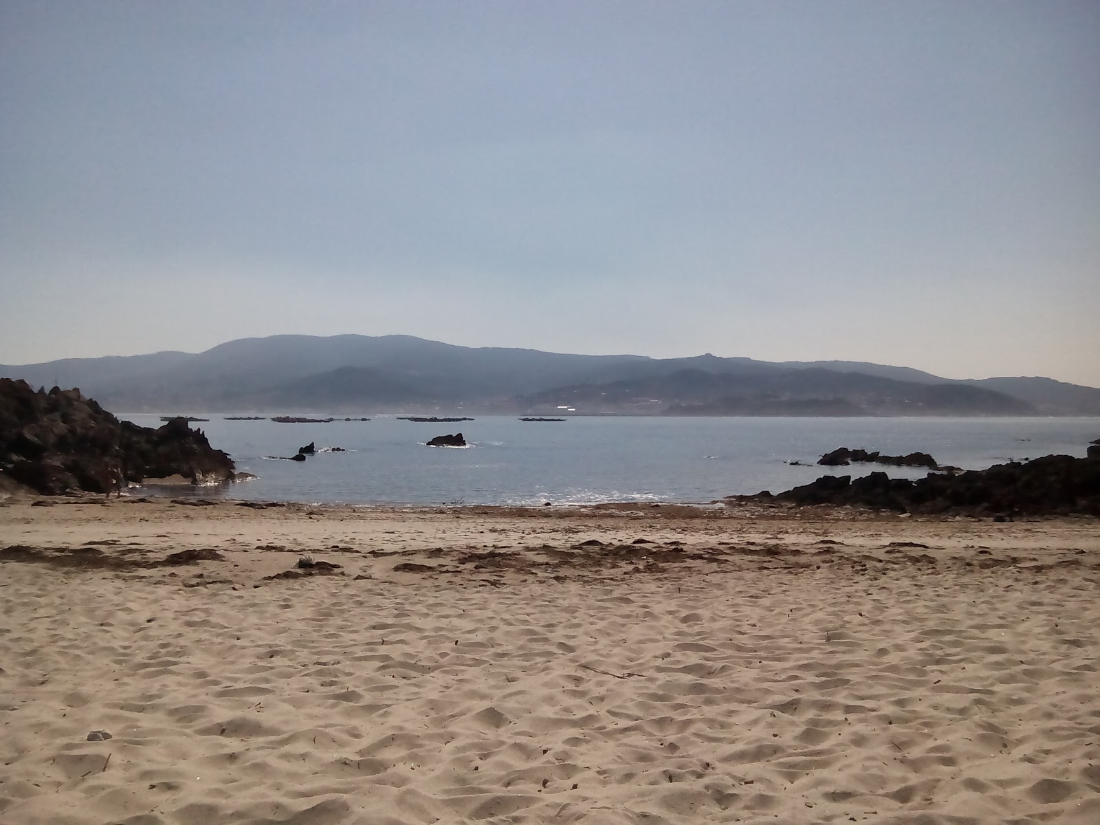 Photo de Praia de Portocelo avec petite baie