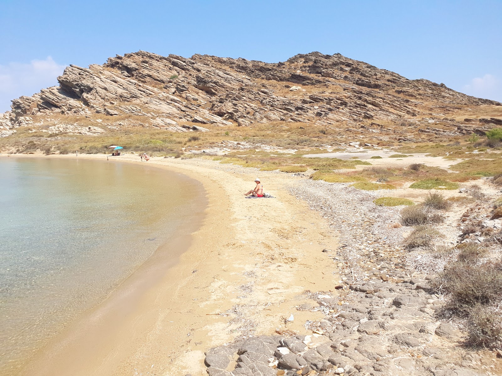 Tourkou Ammos'in fotoğrafı küçük koy ile birlikte